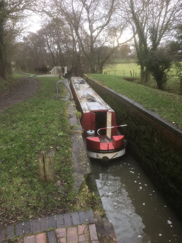 Boat-shaped blockage