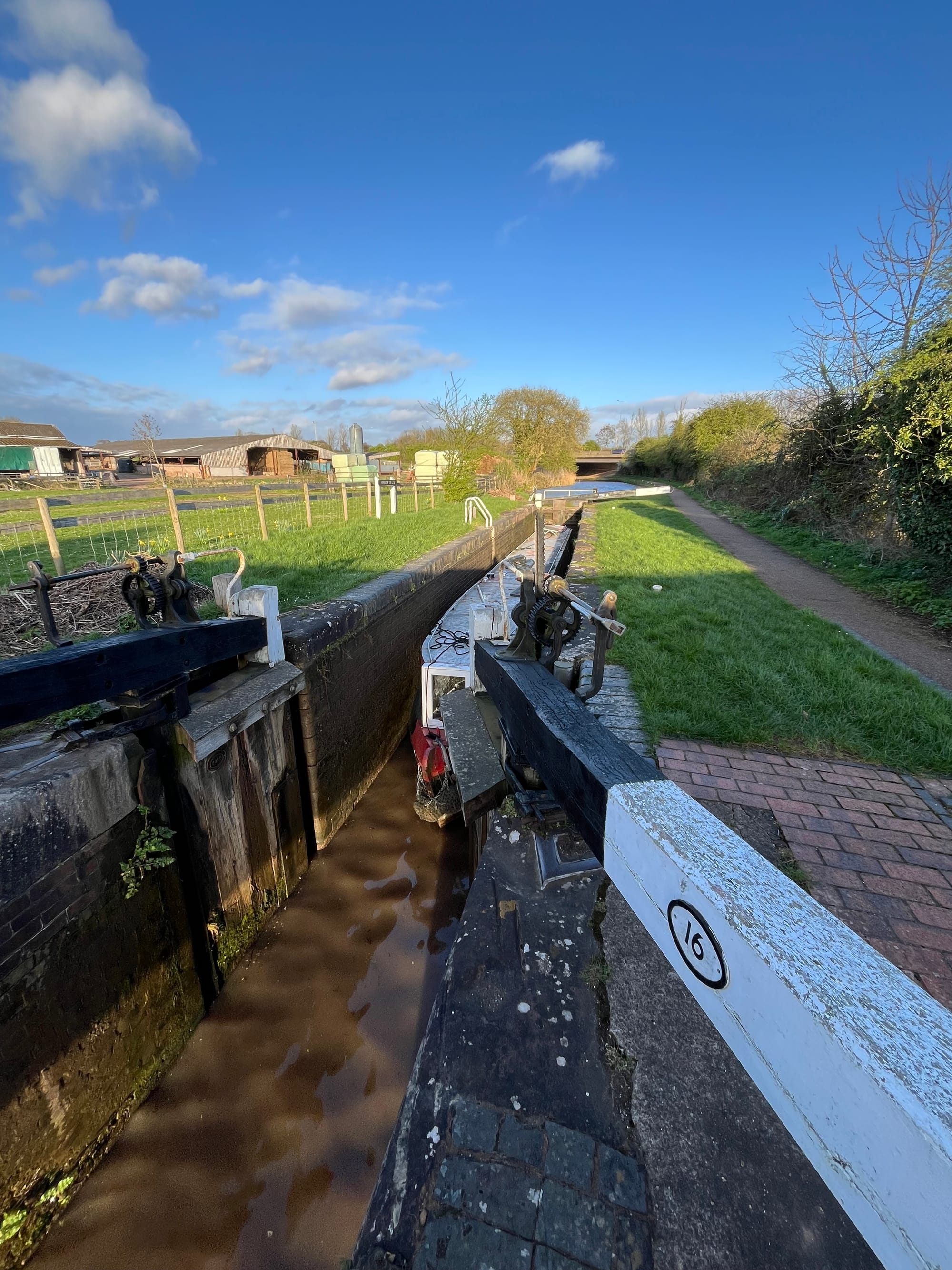 Jammed lock gate