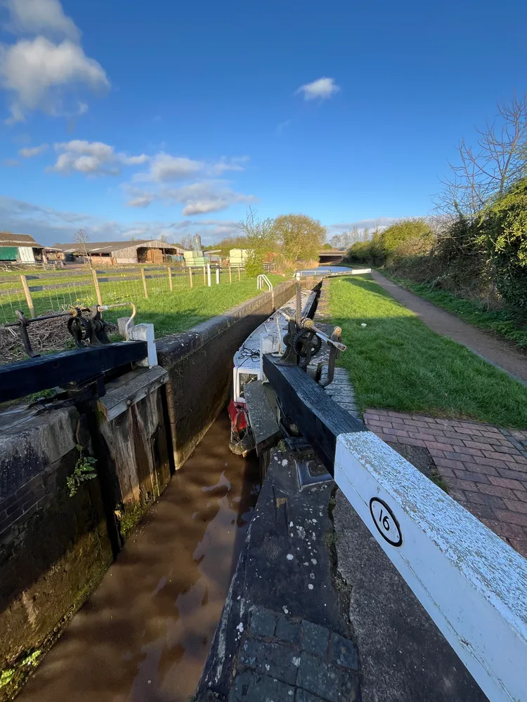 Jammed lock gate